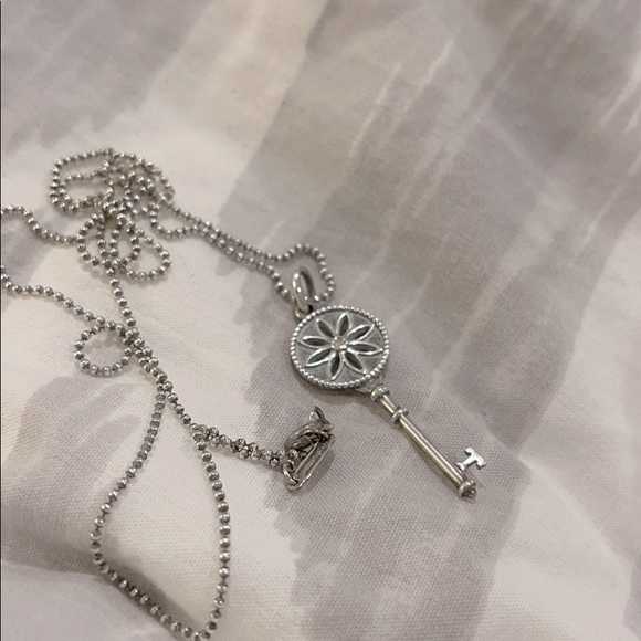 RE-LISTED-Tiffany Daisy Key Pendant and Chain - Picture 2 of 5